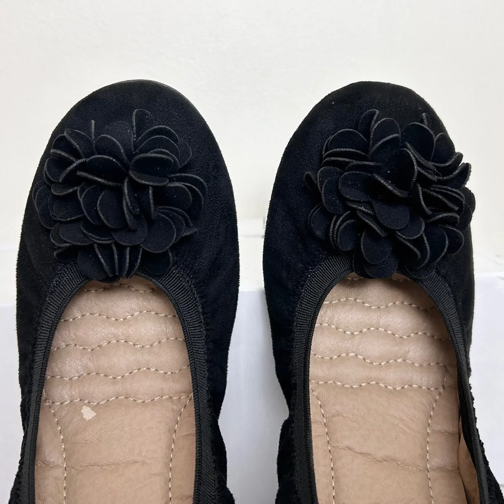 Ollio Black Faux Suede Decorative Flower Slip On Comfort Ballet Flat Size 8 - Picture 3 of 7